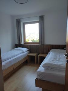 Posteľ alebo postele v izbe v ubytovaní Schartnerhof Ferienwohnung Lavendel + 4 fotografie