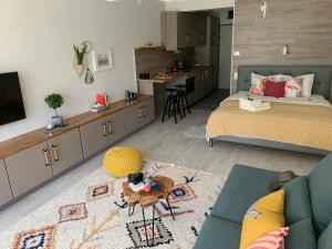 Posezení v ubytování A chic lakeside dig - Alexandra Apartment Fonyod