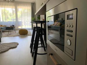 Postel nebo postele na pokoji v ubytování A chic lakeside dig - Alexandra Apartment Fonyod