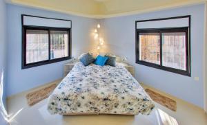 Ένα ή περισσότερα κρεβάτια σε δωμάτιο στο Luxury apartment in the heart of the German colony