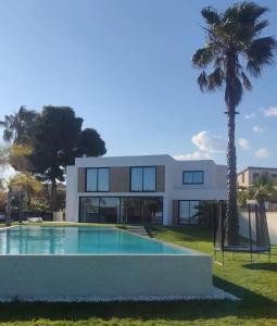 Bazén v ubytování VILLA EULALIA nebo v jeho okolí