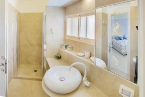 Ένα μπάνιο στο Luxury apartment in the heart of the German colony