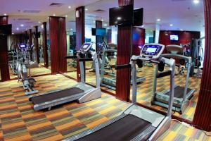 Spordikeskus ja/või sportimisvõimalused majutusasutuses HARRIS Hotel & Conventions Malang