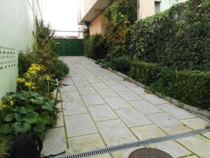 Ogród w obiekcie Pisos Vistalegre 2B con jardín cerca del mar