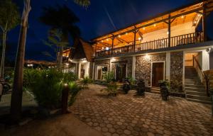 Gallery image of Bruga Villas Restaurant and Spa in Selong Belanak