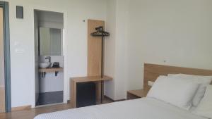 Postel nebo postele na pokoji v ubytování Theoxenia Hotel