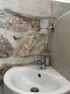 A bathroom at Seafront Villa Polyxene