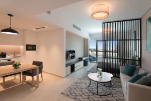 TV a/nebo společenská místnost v ubytování Millennium Executive Apartments Mont Rose