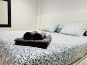 Postel nebo postele na pokoji v ubytování BEST LOFT NEAR REAL MADRID STADIUM