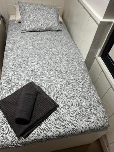 Postel nebo postele na pokoji v ubytování BEST LOFT NEAR REAL MADRID STADIUM