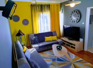 TV a/nebo společenská místnost v ubytování Charming Volos House 1