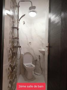 A bathroom at CASA SANYA RMEL Tetouane