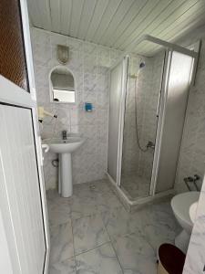 Um banheiro em İPSOS HOTEL BELDİBİ