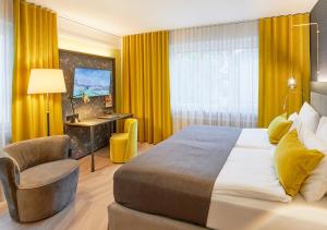 Rúm í herbergi á Boutique Hotel Seefeld