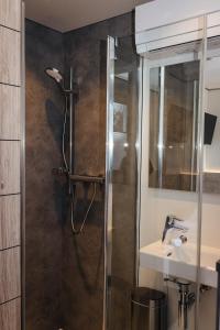 Ein Badezimmer in der Unterkunft Roatel Homberg Efze A7 my-roatel-com