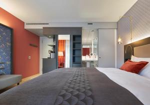 Rúm í herbergi á Boutique Hotel Seefeld
