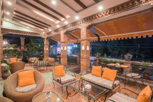 Uma área de estar em Dahlia Boutique Hotel