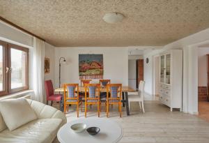 a living room with a table and chairs at Villa Bademeusel in Straupitz