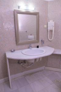 a bathroom with a sink and a mirror at Elizabeth Suites in Kato Daratso