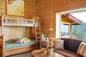 Avalon Cottages, Kanatal by Leisure Hotels的休息区