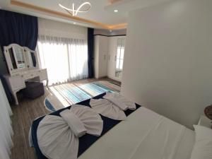 A bed or beds in a room at Villa KayaHan Göcek