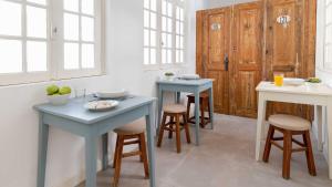 a kitchen with two blue tables and stools at RUN Aveiro in Aveiro