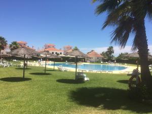 Bazén v ubytovaní Casa amplia adosada al lado de la playa alebo v jeho blízkosti