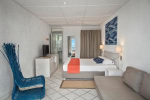 Postel nebo postele na pokoji v ubytování Astroea Beach Hotel + 37 fotografií