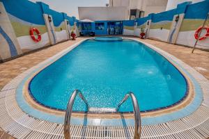 A piscina localizada em Al Jawhara Gardens Hotel ou nos arredores