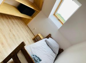Postel nebo postele na pokoji v ubytování Apartamenty Łebska Ostoja
