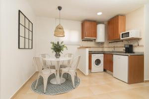 A kitchen or kitchenette at iloftmalaga Carretería - Puerta de Antequera