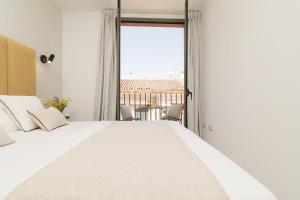 A bed or beds in a room at iloftmalaga Carretería - Puerta de Antequera
