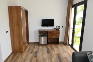 Μια τηλεόραση ή/και κέντρο ψυχαγωγίας στο Hôtel Corail de Cabo