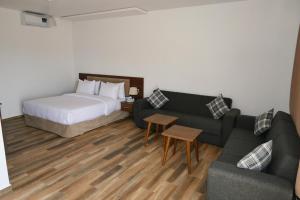 Ένα ή περισσότερα κρεβάτια σε δωμάτιο στο Hôtel Corail de Cabo