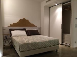 a bedroom with a bed and a door to a closet at Residenza Domo in Porto SantʼElpidio