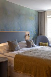 Postel nebo postele na pokoji v ubytování Romantik Seehotel Sonne
