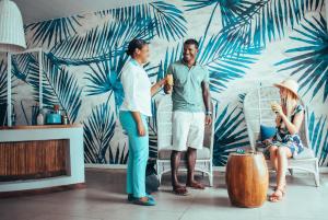 入住Astroea Beach Hotel的客人