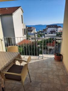 a patio with a table and chairs on a balcony at Princess in Brodarica
