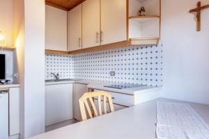 Kuchyň nebo kuchyňský kout v ubytování Gamperhof Apartment Planet