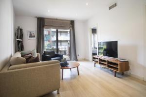 A television and/or entertainment centre at 41ara1029 Stunning & renovated in Sagrada Familia