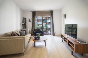 A television and/or entertainment centre at 41ara1029 Stunning & renovated in Sagrada Familia