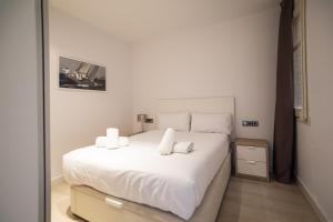 A bed or beds in a room at 41ara1029 Stunning & renovated in Sagrada Familia