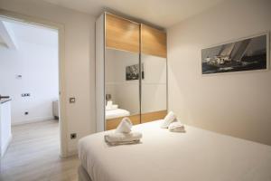 A bed or beds in a room at 41ara1029 Stunning & renovated in Sagrada Familia