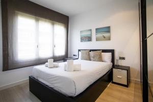 A bed or beds in a room at 41ara1029 Stunning & renovated in Sagrada Familia