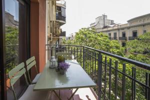 A balcony or terrace at 41ara1029 Stunning & renovated in Sagrada Familia