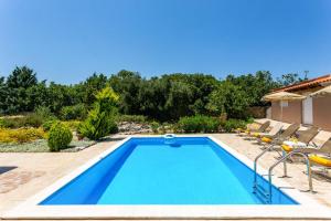 The swimming pool at or close to Villa Terpsy by Villa Plus