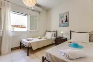 A bed or beds in a room at Villa Terpsy by Villa Plus