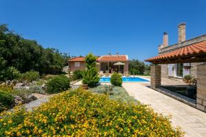 The swimming pool at or close to Villa Terpsy by Villa Plus