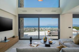 Μπαλκόνι ή βεράντα στο Villa Thea, stunning view, pool, BBQ, Brand new. +48 φωτογραφίες