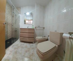Ένα μπάνιο στο Apartamento Vacacional La Rula +26 φωτογραφίες